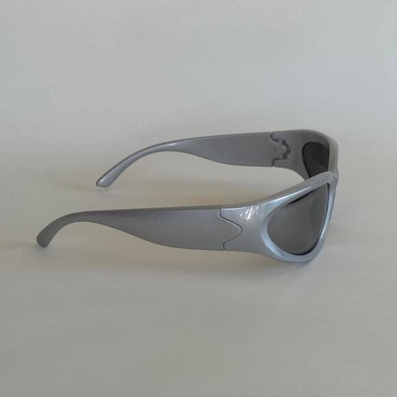 Y2K Grey Silver Vintage Sunglasses – Unique Frame Shape, Unisex, UVA UVB, New - Picture 3 of 8